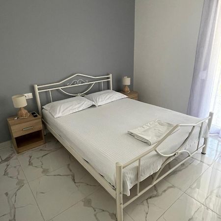 Antonis Apartment Paralia Dionysiou Rum bild